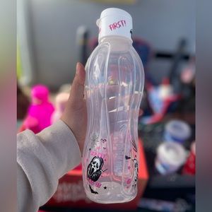 NEW Tupperware 1 litter water bottle its custom !!!!